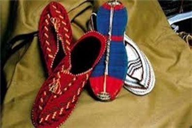 لزوم حفظ ریشه فرهنگی و تاریخی/ راه‌اندازی کارگاه زنده تولید کفش سنتی بیرجند