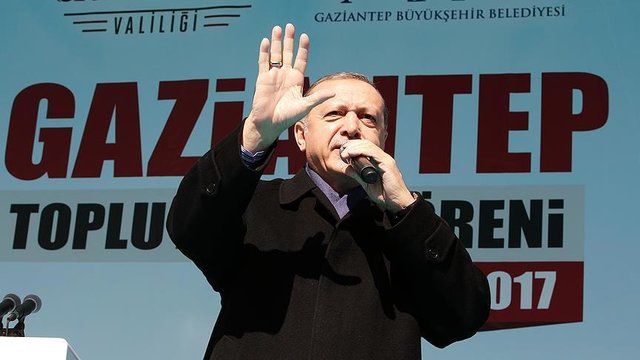 اردوغان: در صورت توافق با آمریکا، رقه را پاکسازی می‌کنیم/رفراندوم راهی به سوی ترکیه جدید است
