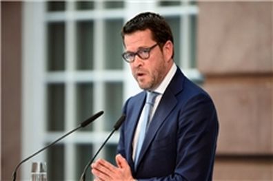وزیر دفاع پیشین آلمان از نامزدهای احتمالی انتخابات پارلمانی در این کشور