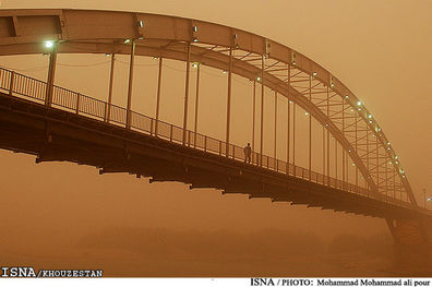 دلیل تاخیر در اعلام تعطیلی ادارات خوزستان با وجود گرد و غبار شدید