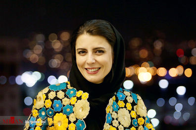 پوشش متفاوت خانم بازیگر در کاخ رسانه های جشنواره فیلم فجر+ عکس